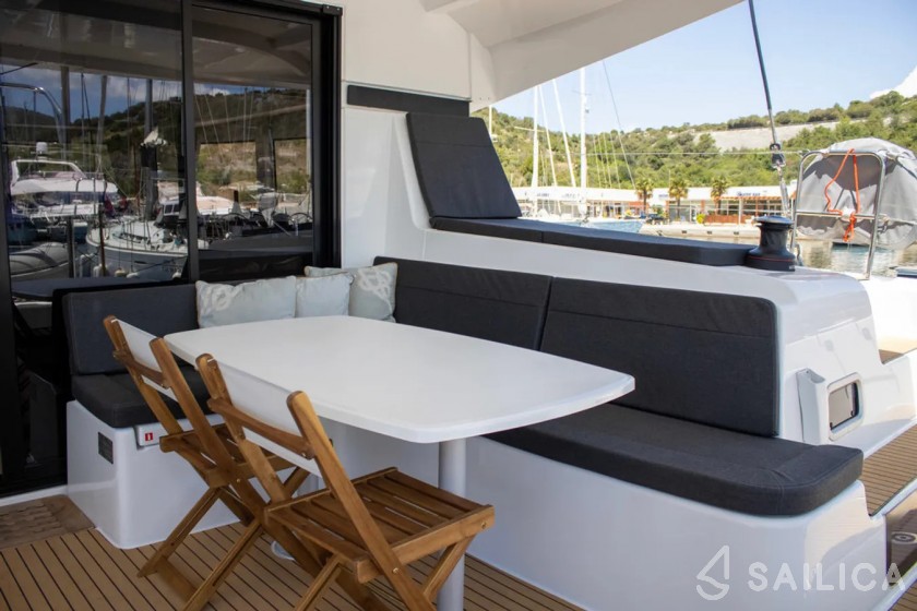 Lagoon 42 - Yacht Charter Sailica