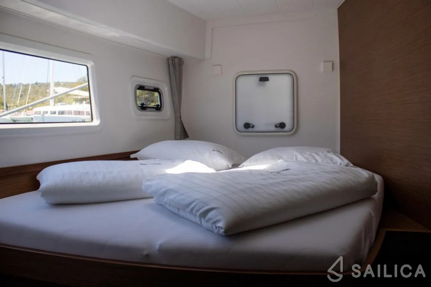 Lagoon 42 - Yacht Charter Sailica