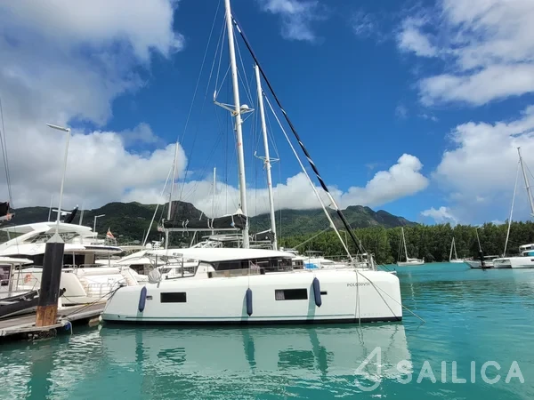 Lagoon 42 - Yacht Charter Sailica