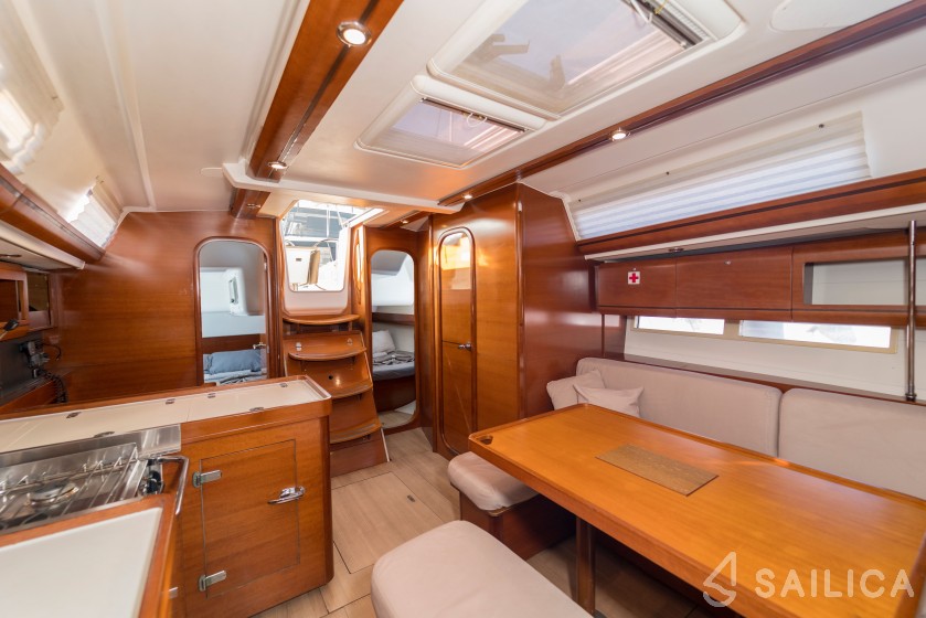 Dufour 405 GL - Yacht Charter Sailica
