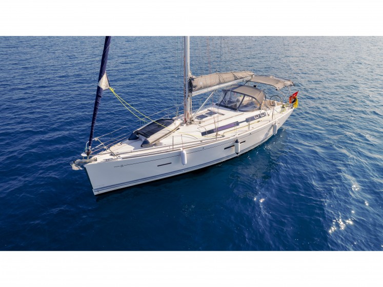 Dufour 405 GL - Yacht Charter Sailica