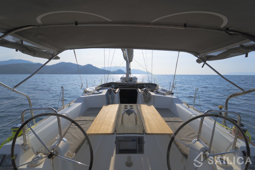 Dufour 405 GL - Yacht Charter Sailica