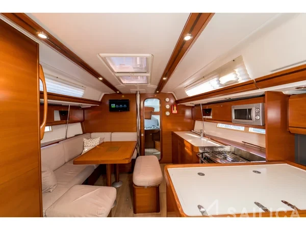 Dufour 405 GL - Yacht Charter Sailica