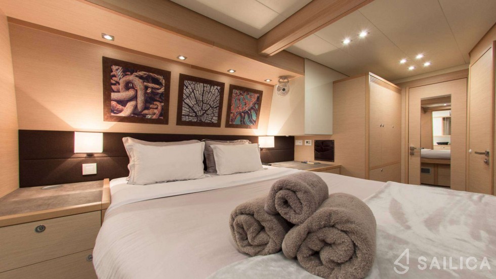 Lagoon 560 - Yacht Charter Sailica