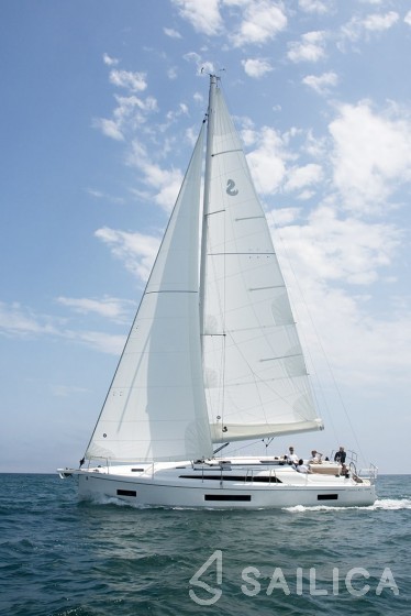 Oceanis 40.1 - Yacht Charter Sailica