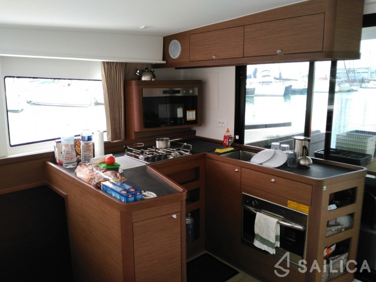 Lagoon 42 - Yacht Charter Sailica