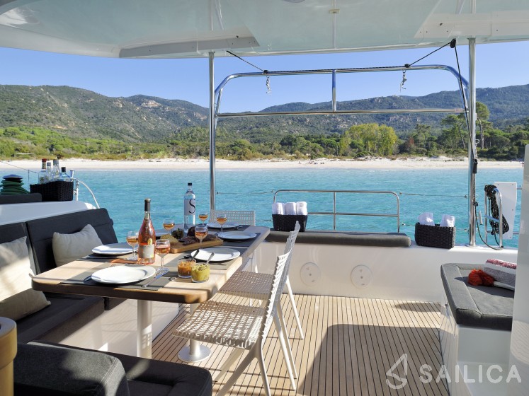 Lagoon 42 - Yacht Charter Sailica