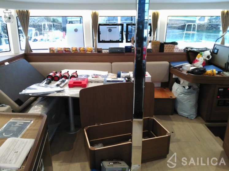 Lagoon 42 - Yacht Charter Sailica