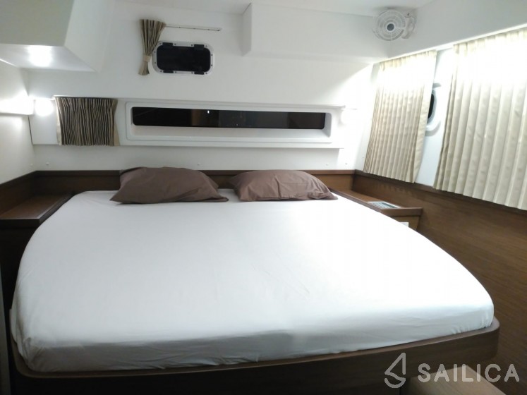 Lagoon 42 - Yacht Charter Sailica