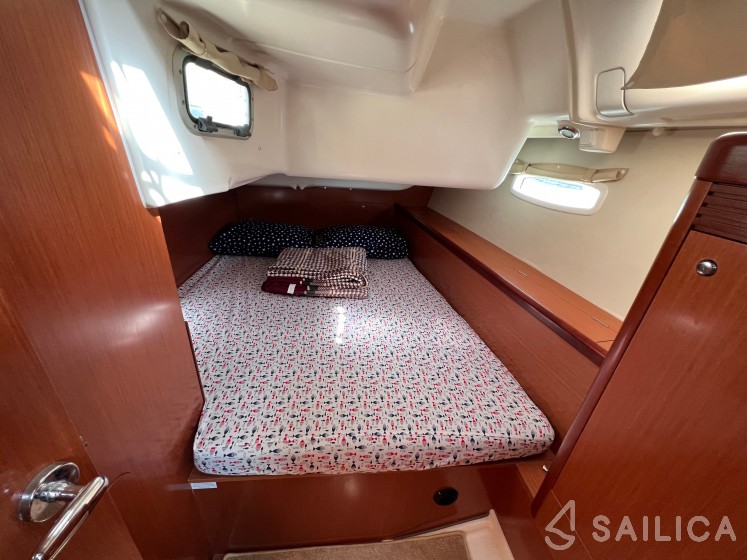 Oceanis 40 - Yacht Charter Sailica