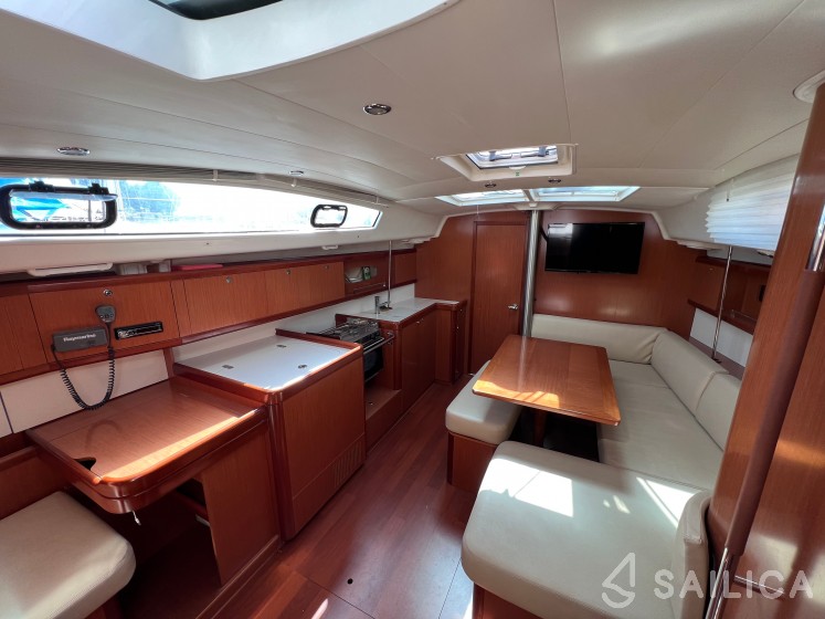 Oceanis 40 - Yacht Charter Sailica