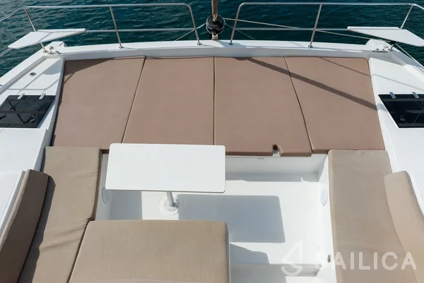 Bali 4.2 - Yacht Charter Sailica