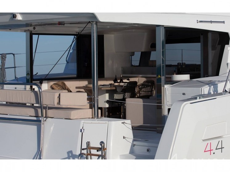 Bali 4.4 - Yacht Charter Sailica