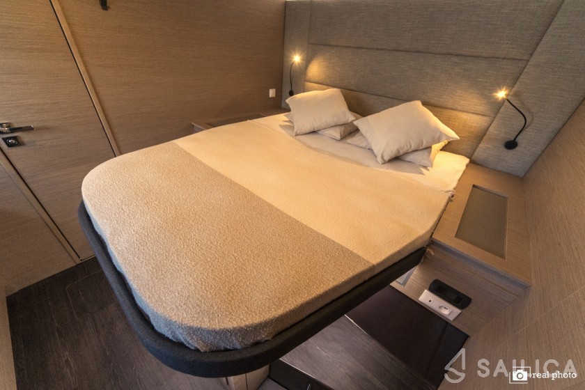 Aura 51 - Yacht Charter Sailica