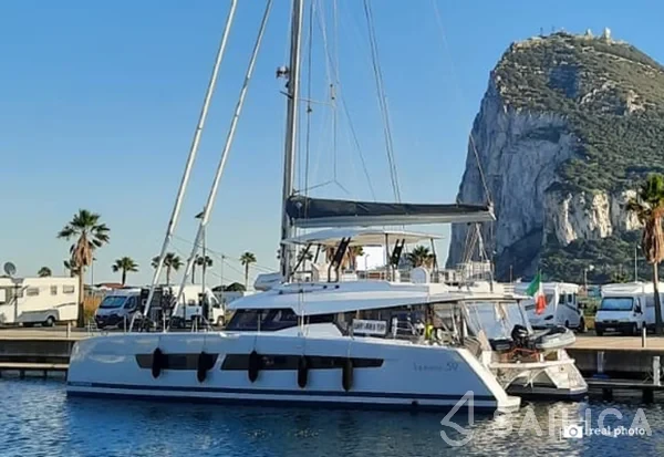 Samana 59 - Yacht Charter Sailica