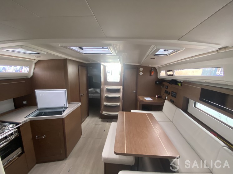 Oceanis 40.1 - Yacht Charter Sailica