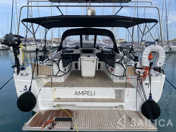 Oceanis 40.1 - Yacht Charter Sailica