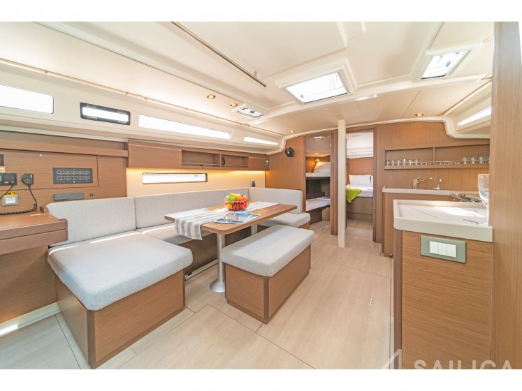 Oceanis 40.1 - Yacht Charter Sailica