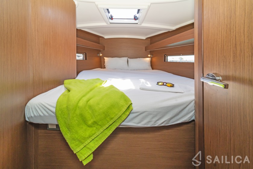 Oceanis 40.1 - Yacht Charter Sailica