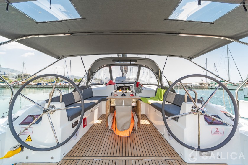 Oceanis 40.1 - Yacht Charter Sailica