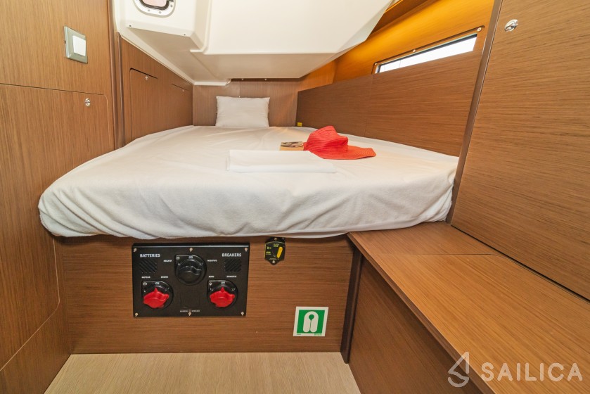 Oceanis 40.1 - Yacht Charter Sailica