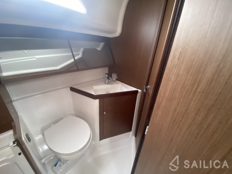 Oceanis 40.1 - Yacht Charter Sailica