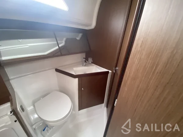Oceanis 40.1 - Yacht Charter Sailica