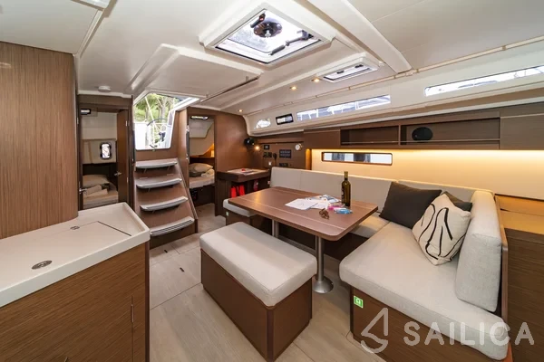 Oceanis 40.1 - Yacht Charter Sailica
