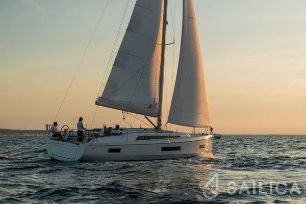 Oceanis 40.1 - Yacht Charter Sailica