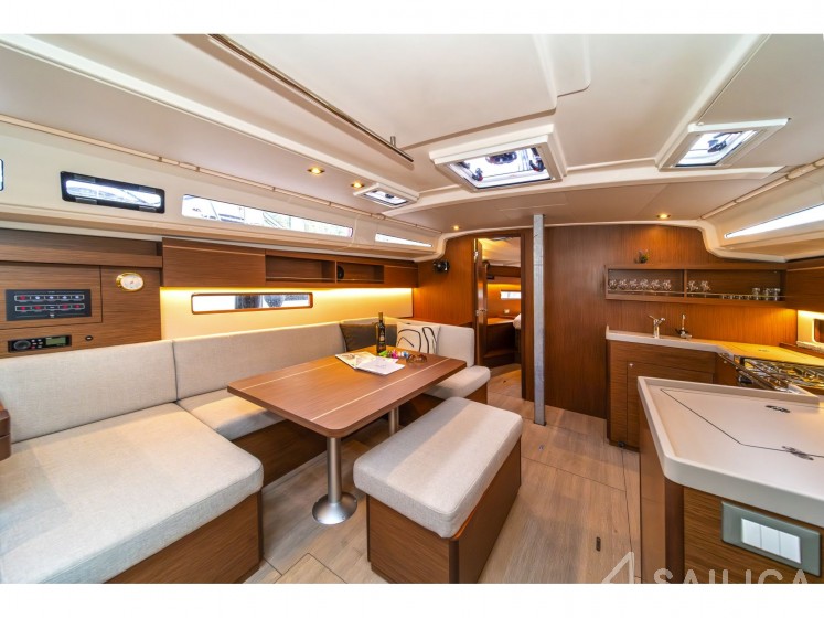 Oceanis 40.1 - Yacht Charter Sailica