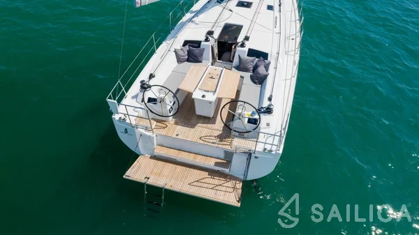 Oceanis 40.1 - Yacht Charter Sailica