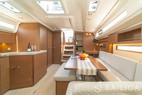 Oceanis 40.1 - Yacht Charter Sailica