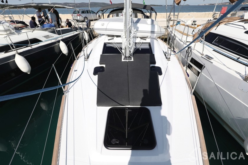 Elan Impression 40.1 - Yacht Charter Sailica