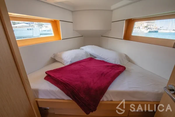 Oceanis 35.1 - Yacht Charter Sailica