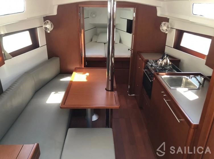 Oceanis 35.1 - Yacht Charter Sailica