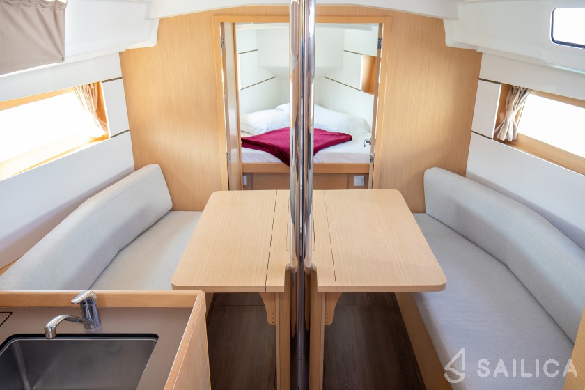 Oceanis 35.1 - Yacht Charter Sailica