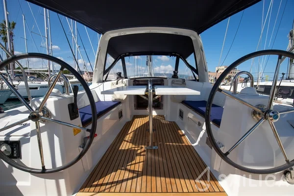Oceanis 35.1 - Yacht Charter Sailica