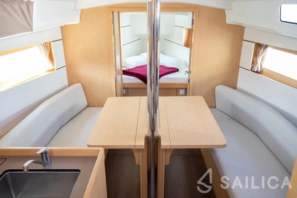 Oceanis 35.1 - Yacht Charter Sailica