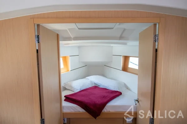 Oceanis 35.1 - Yacht Charter Sailica