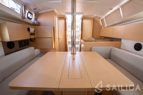 Oceanis 35.1 - Yacht Charter Sailica