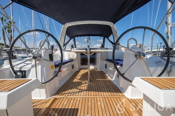 Oceanis 35.1 - Yacht Charter Sailica