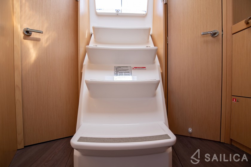 Oceanis 35.1 - Yacht Charter Sailica