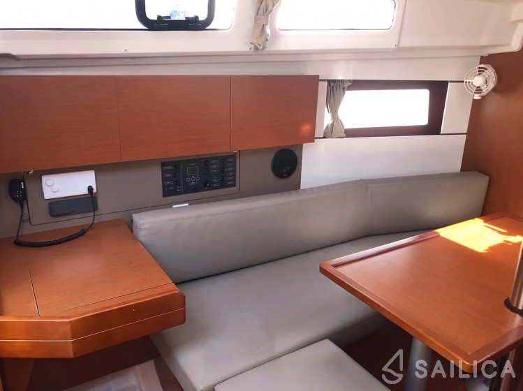 Oceanis 35.1 - Yacht Charter Sailica