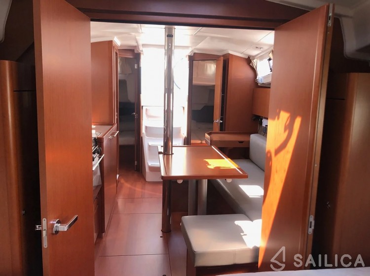 Oceanis 35.1 - Yacht Charter Sailica