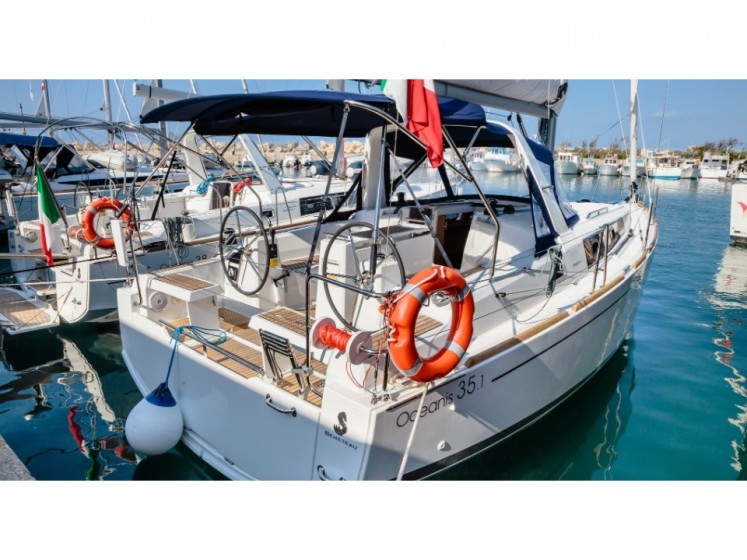 Oceanis 35.1 - Yacht Charter Sailica