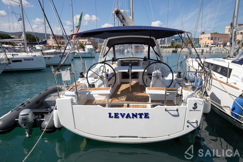 Oceanis 35.1 - Yacht Charter Sailica