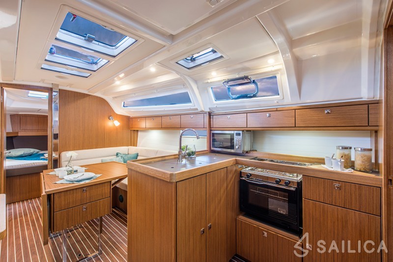 Bavaria 37 Cruiser - Yacht Charter Sailica