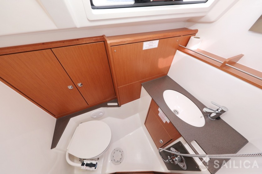 Bavaria 37 Cruiser - Yacht Charter Sailica
