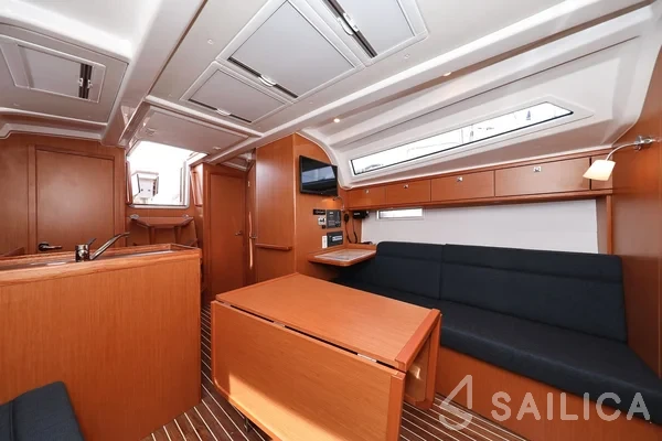 Bavaria 37 Cruiser - Yacht Charter Sailica