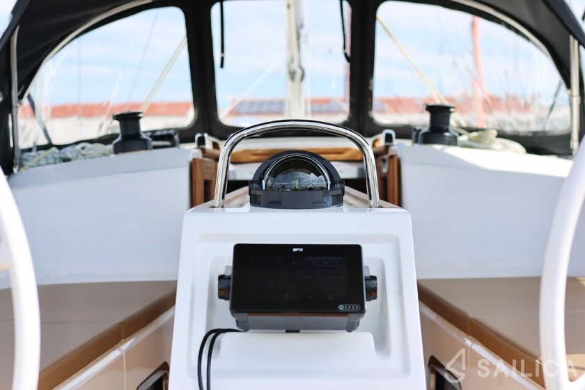 Bavaria 37 Cruiser - Yacht Charter Sailica
